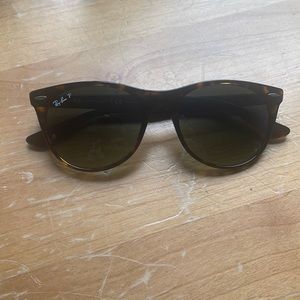 Brand new! Ray-Ban Women’s Sunglasses Polarized